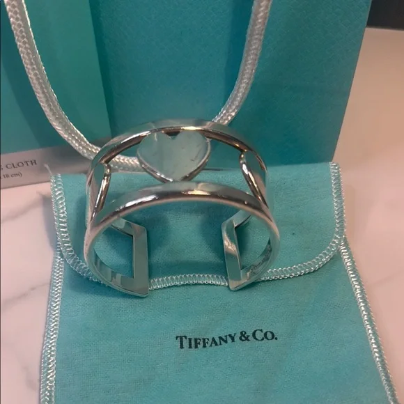 Tiffany & Co. Silver Heart Cuff Heart Bracelet - Full Inclusion - Picture 4 of 4